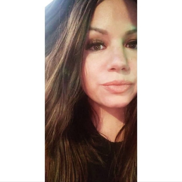 Meet your Posher, Lindsay - Picture 1 of 3